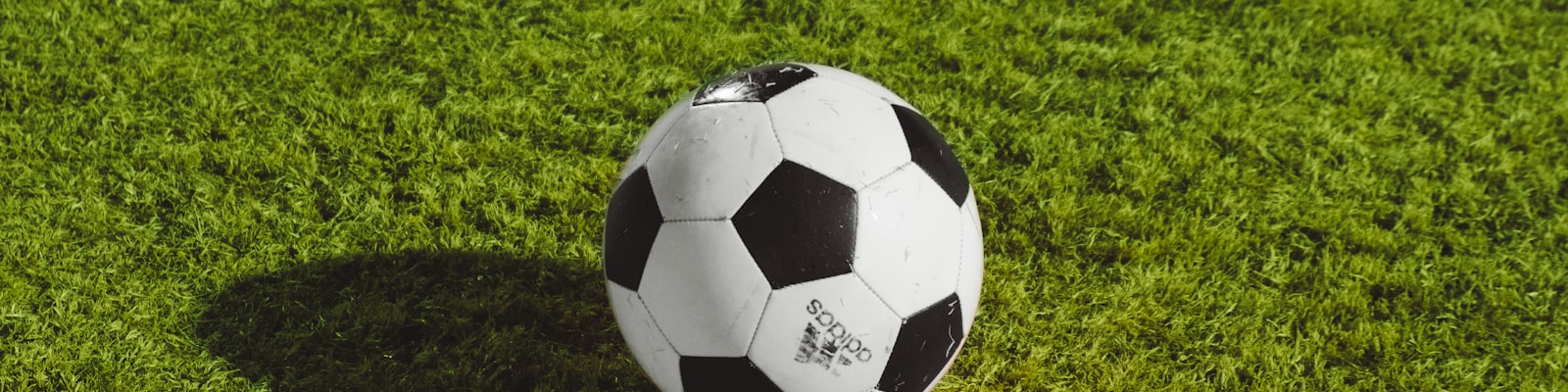 欧冠决赛精彩瞬间 - 球员庆祝进球的激动场面